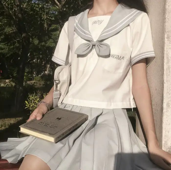 双眼凝视